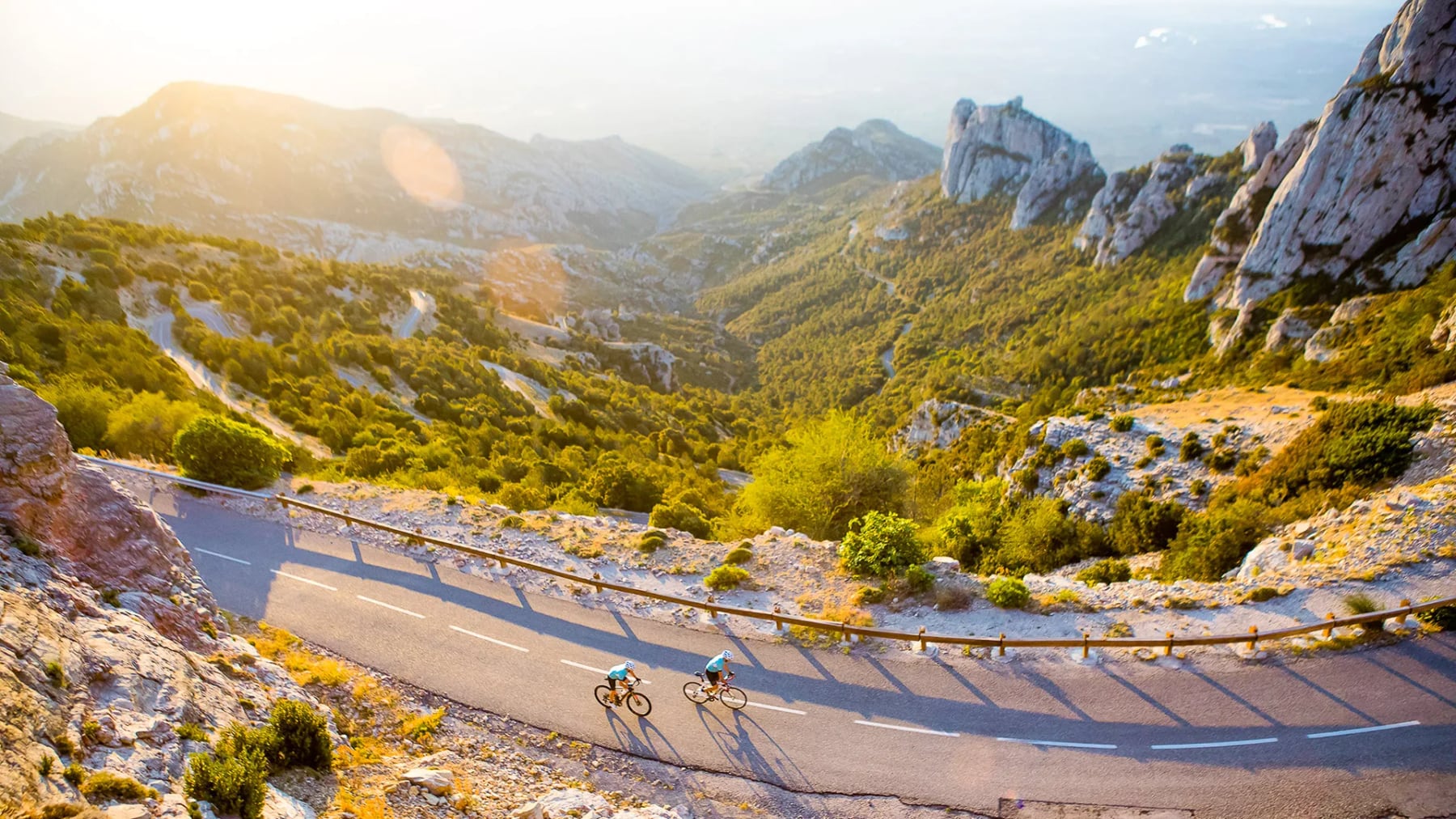 El Grand Tour de Cataluna propone una vuelta de 2.000 kilometros por mar, montana y patrimonio medieval
