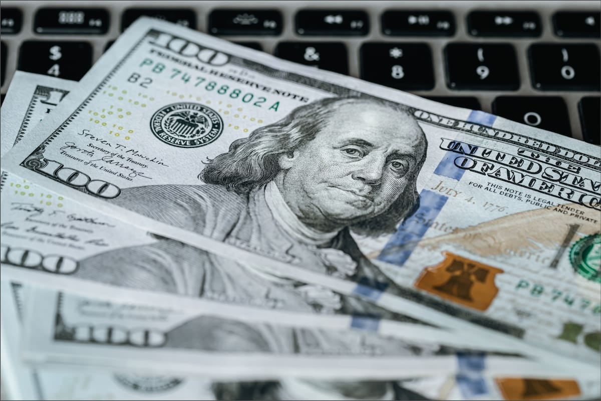 Dólar: el oficial se mantiene en $1540 y el blue en $1560 tras el cierre de la semana