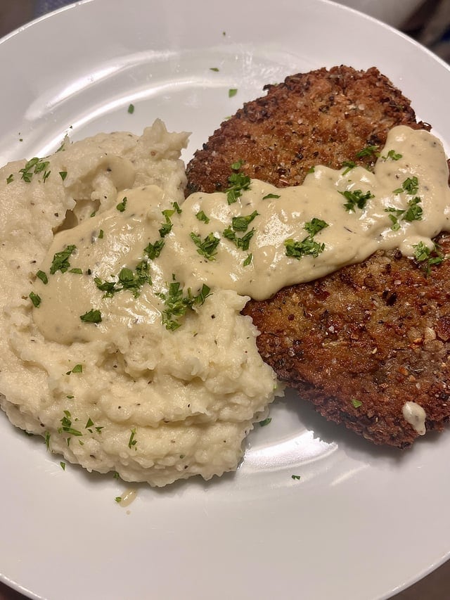Pachu Peña se fue de MasterChef con la milanesa cruda, con grasa y, peor aún, con film pegado encima