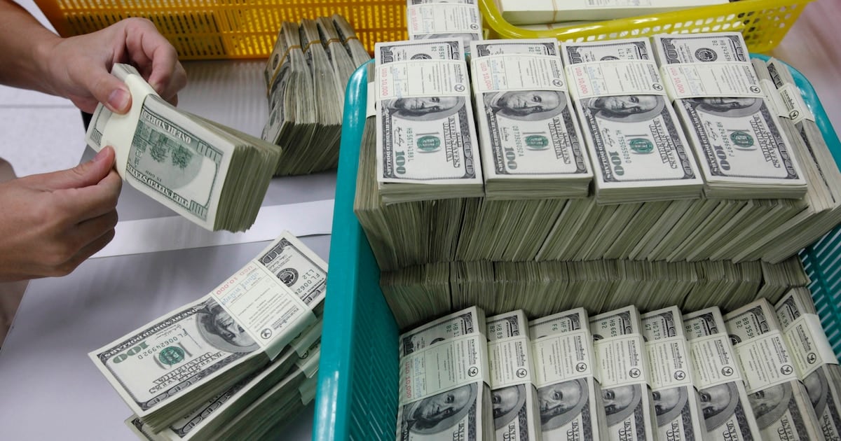 El blue cede cinco pesos y se alinea otra vez con la venta del Nación