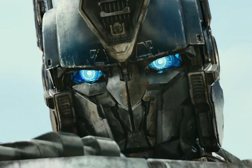 Transformers quiere volver a sus viejos brillos y para eso cita a Spielberg (y golpea la puerta de Bay)