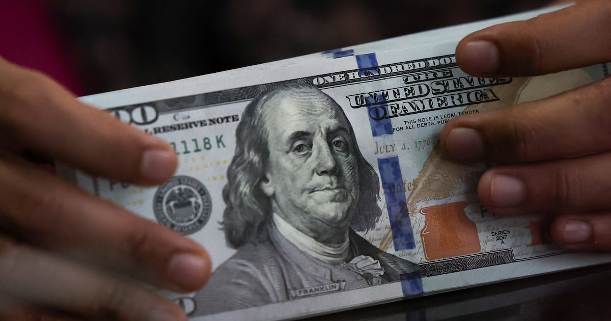 El blue se desacomodó del oficial: cerró en $1.550 mientras el Banco Nación sostuvo los $1.540