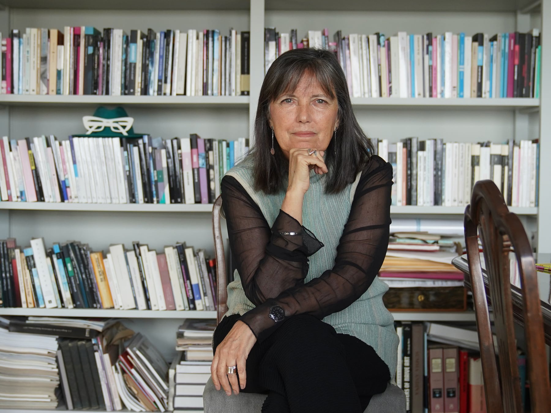 Piñeiro vuelve a la novela con una historia de aves, duelo y un secreto entre amigas