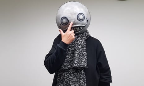 Yoko Taro se ríe del retiro, le tiene más miedo al alzheimer que al fracaso y ya escribe Evangelion