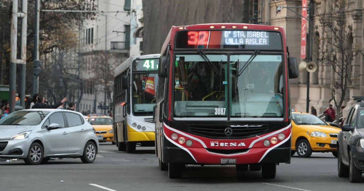 Pasajes de colectivo en la Argentina: la brecha entre el boleto más barato y el más caro roza los $2.500