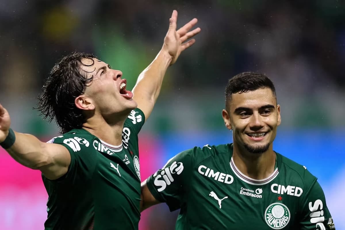 Giay se vistió de 9 y Seedorf se calzó el buzo de un Corinthians que se cae a pedazos