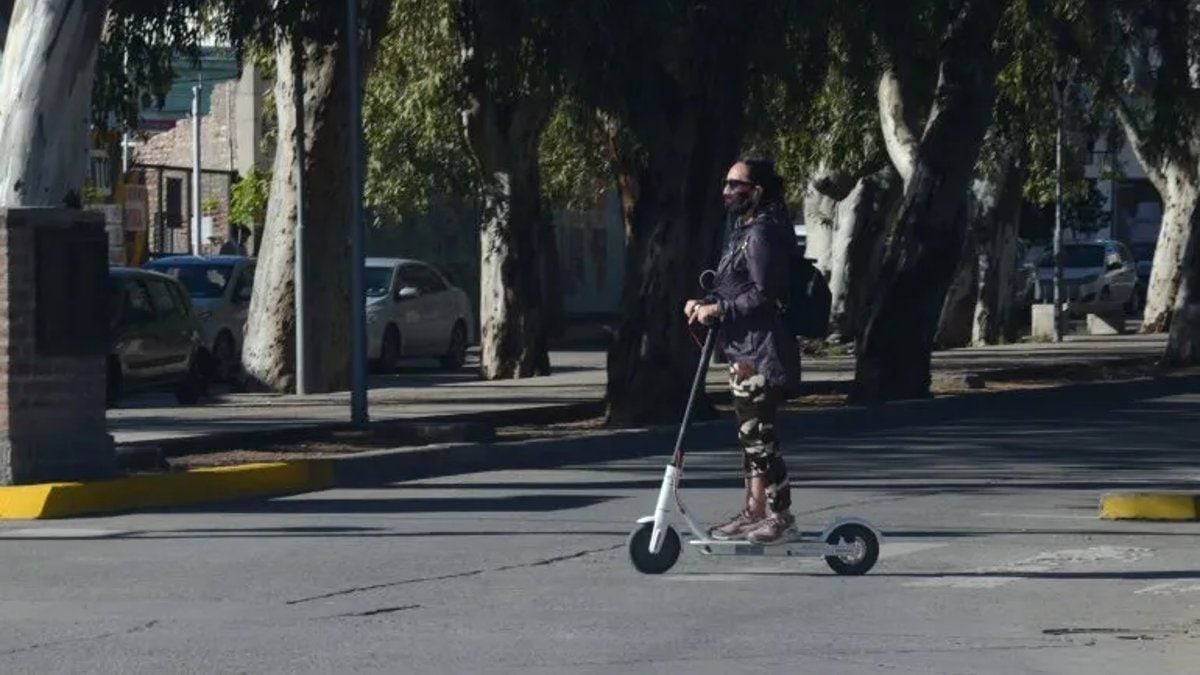 Neuquén suma monopatines eléctricos al sistema de transporte público y planea llegar a cien unidades antes del verano