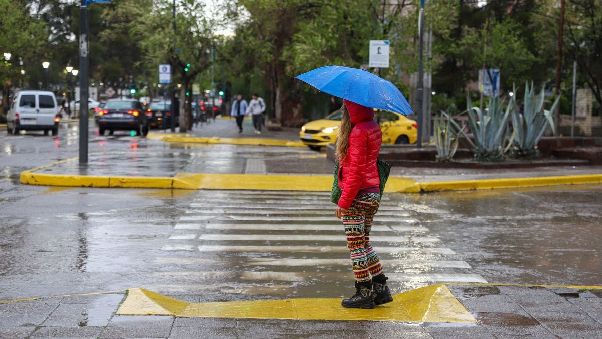 Neuquén se prepara para una tarde y noche bajo alerta naranja por tormentas y granizo en seis departamentos