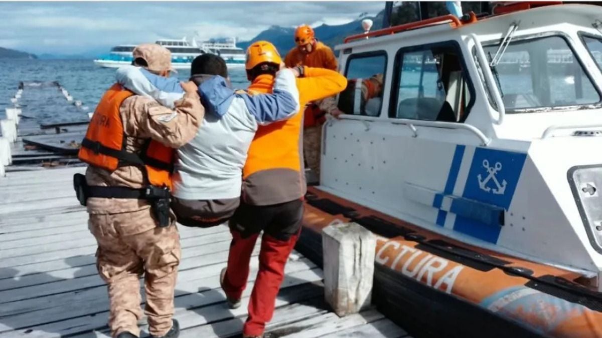 Un tobillo en el kilómetro 10: evacuaron a un turista del sendero al Bosque de los Arrayanes