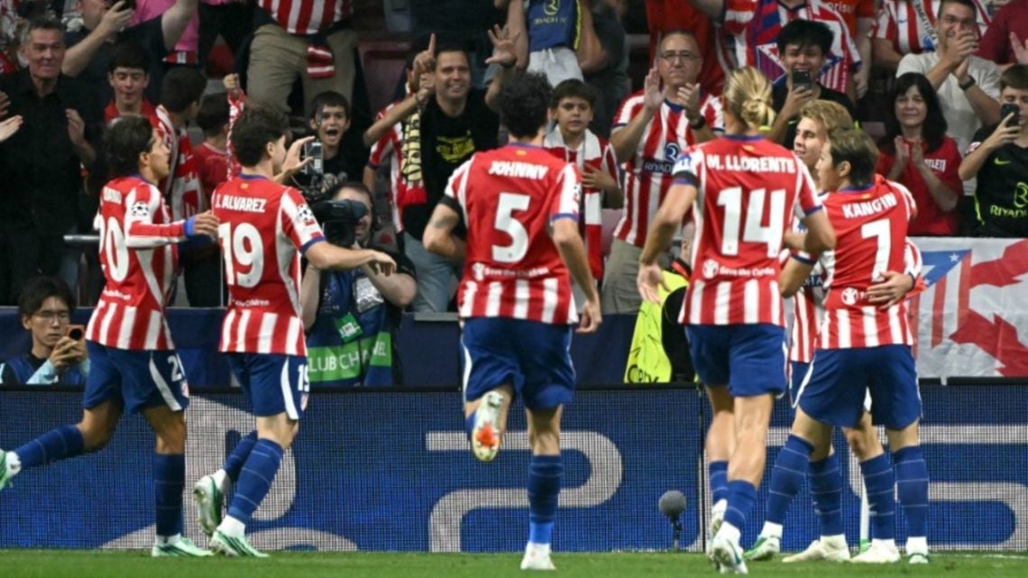 El Atleti de Simeone se sacó la espina europea con un 2-0 que dejó al United con uno menos en el Metropolitano