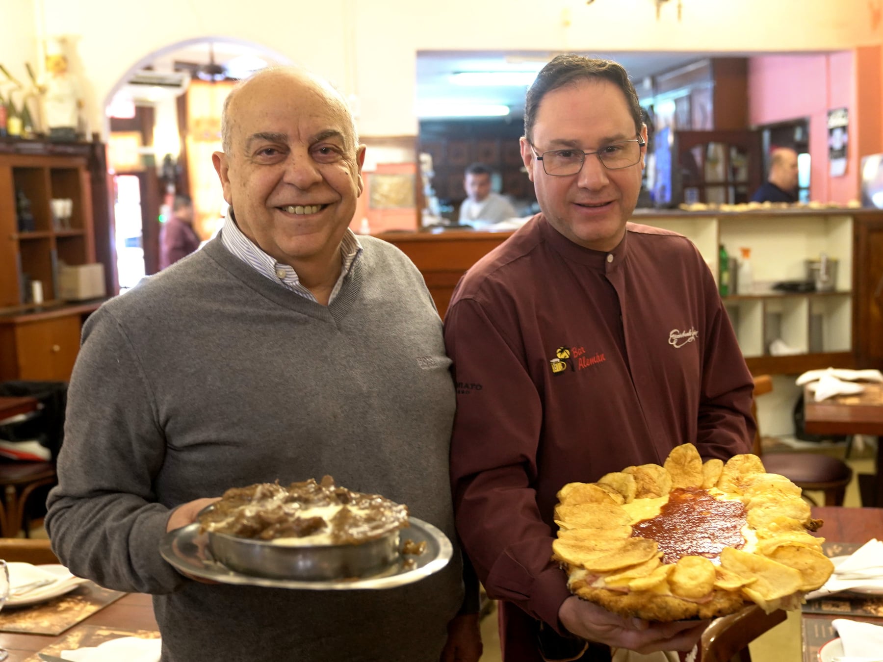 El bodegón porteño que vende mil milanesas por mes y resiste en una esquina centenaria de Villa Devoto