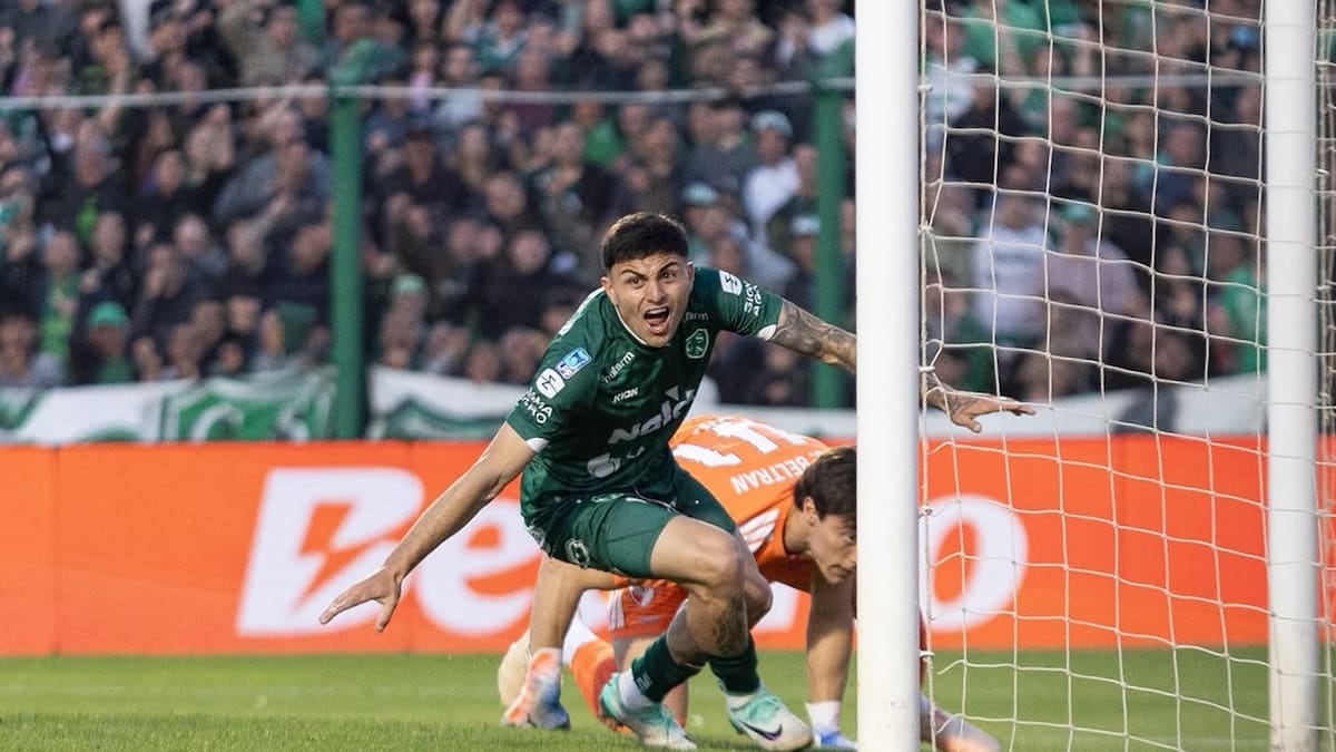 Sarmiento lo esperó agazapado, le sacó la pelota a River en una dormilona y lo mandó a Junín con una sonrisa y los tres puntos bajo el brazo