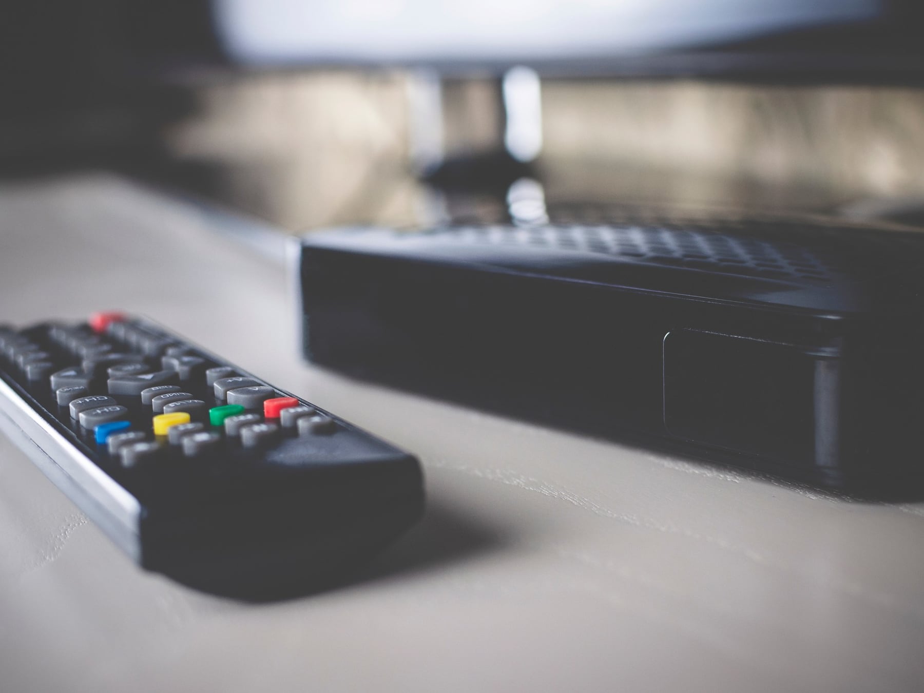 Una TV box comprada en una feria de Santiago tenía un virus de fábrica que no se iba ni reseteando