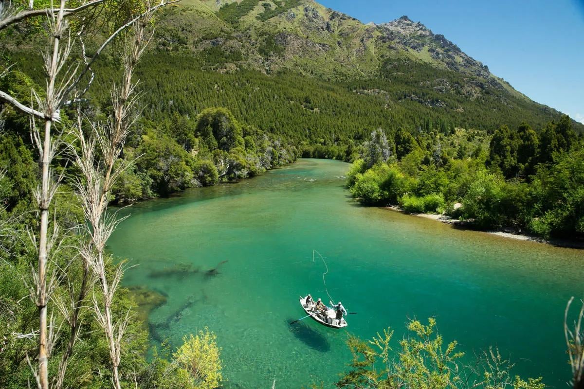 Neuquén pone en marcha la venta de permisos de pesca deportiva y define la grilla de valores para la temporada 2026-2027