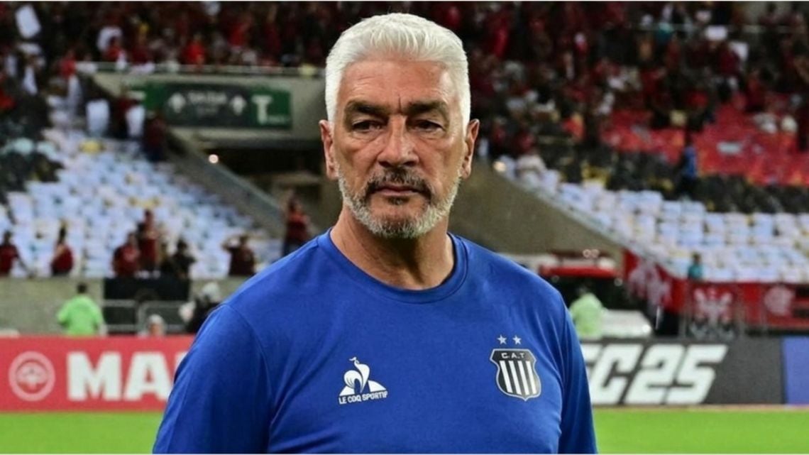 Talleres sigue en el fondo y De Felippe se hartó: "¿A quién querés que ponga, a mi vieja?"