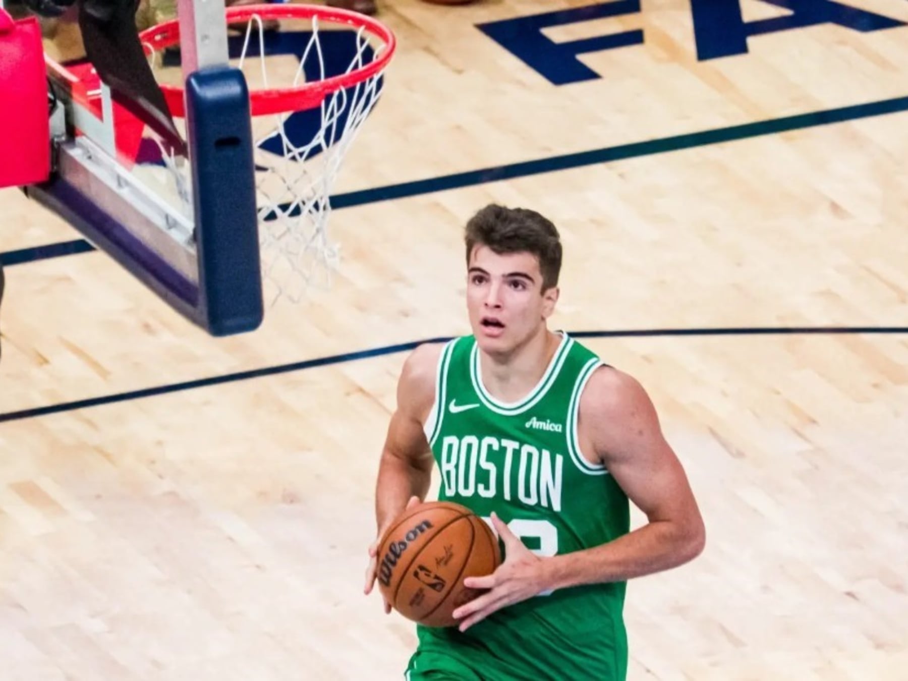 Hugo González, el español de Celtics que convirtió una volcada caminando y los árbitros se hicieron los ortiva