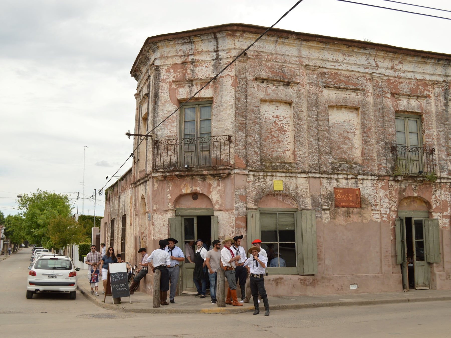 San Antonio de Areco reescribe su identidad a la sombra del gauchaje con un circuito de talleres artesanales y diseño de autor