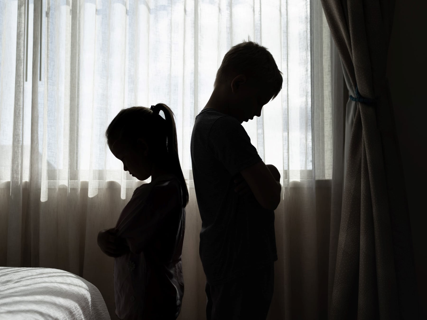La infancia no se vive en singular: por qué los hermanos pueden construir memorias tan distintas bajo el mismo techo