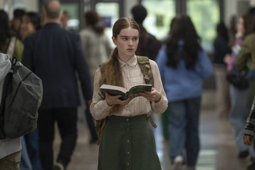 Carrie entra a la biblioteca y deja atrás el mapa prohibitions de su madre