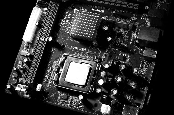 GIGABYTE le puso cara de anime a las motherboards y el fierrismo gamer se dividió en dos